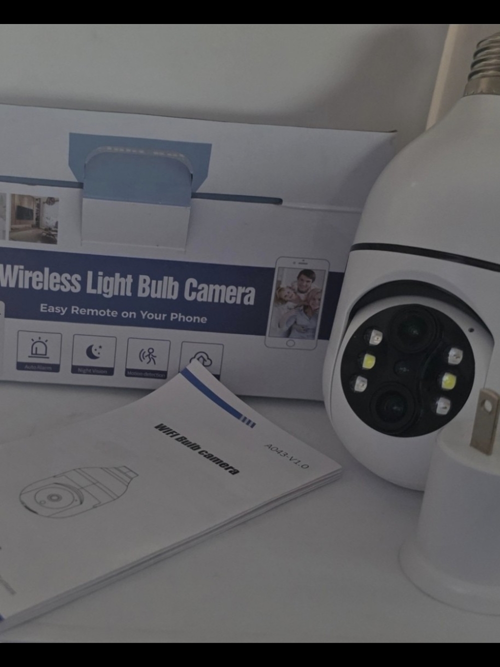 Hisseu Wireless Light Bulb Camera - White - Security WiFi Camera NEW
